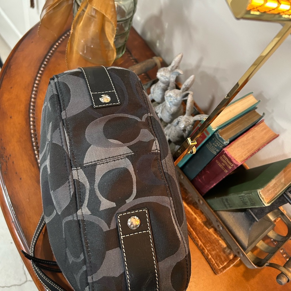 Coach Signature Zoe Hobo EUC - Picture 10 of 12